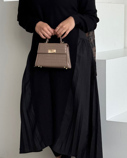 Midi Knit Pleat Dress - Black