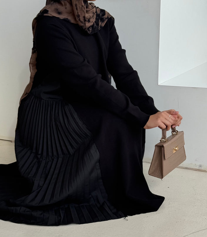 Midi Knit Pleat Dress - Black